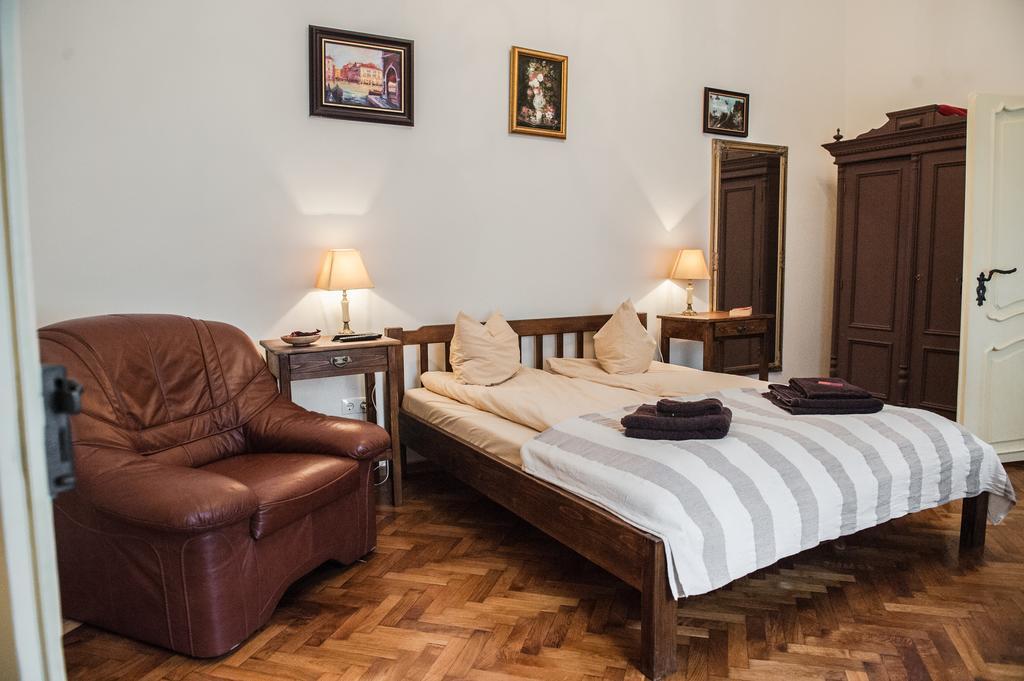 Brukenthal Central Apartments Sibiu Quarto foto